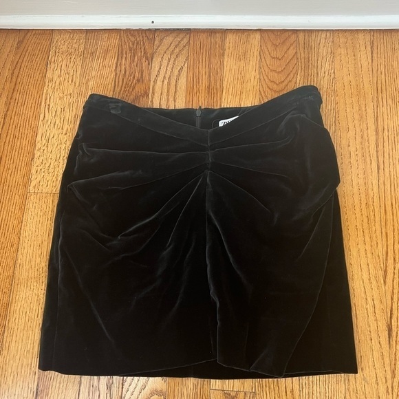 Zara Women’s Black Velvet Mini Skirt Size Medium Whimsigoth Goth Witchy - Picture 4 of 11